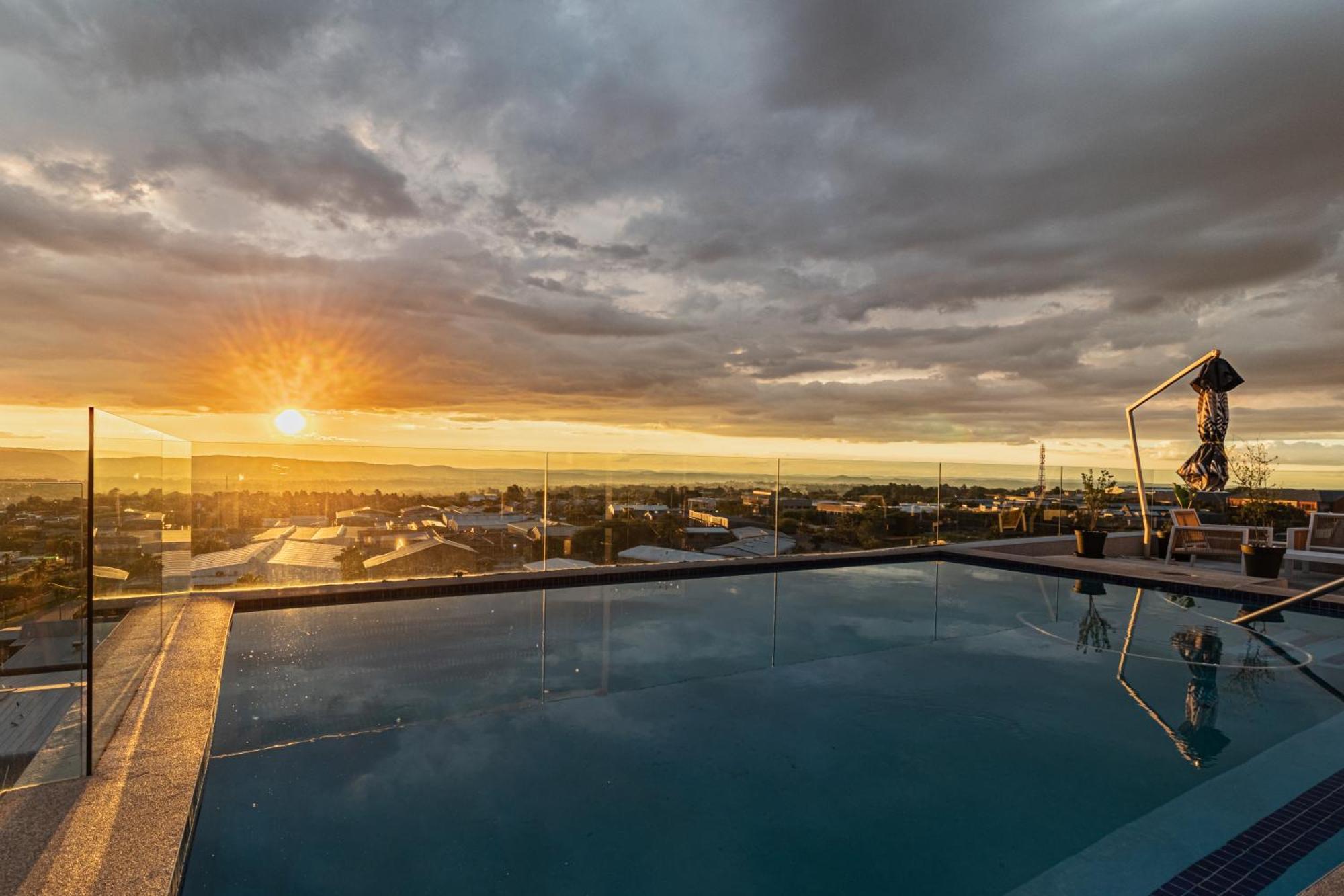 Blueberry Hill Hotel Roodepoort Buitenkant foto